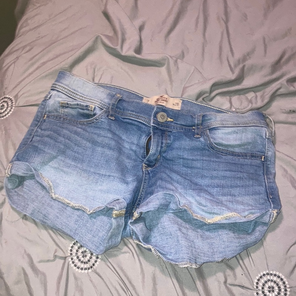 hollister size 7 low rise short shorts!